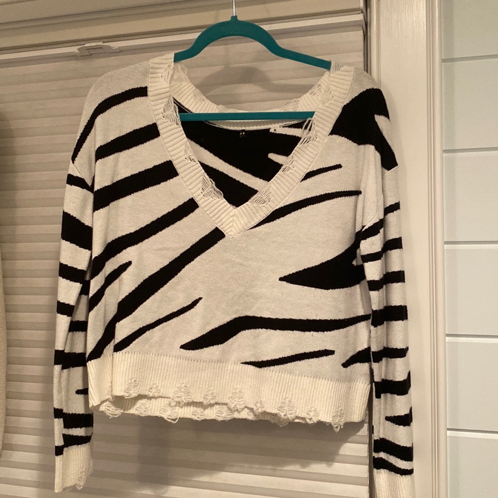 Black and white small zebra print sweater